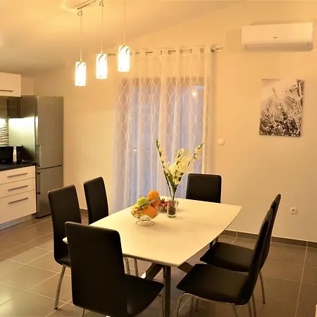 With A Parking Space - 15410 * ספליט