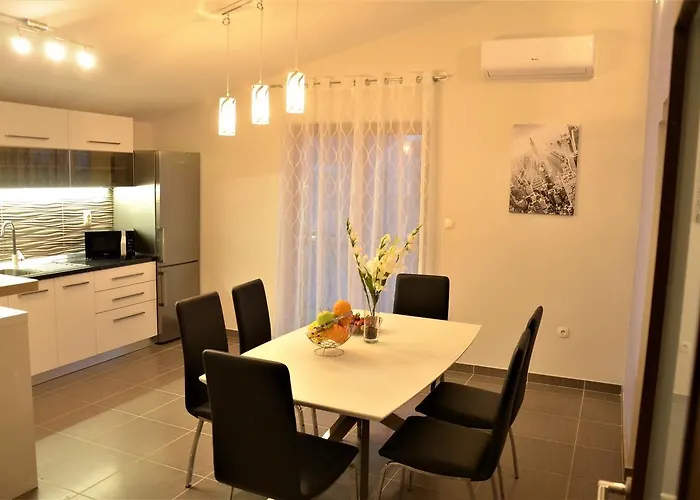 With A Parking Space - 15410 * Σπλιτ