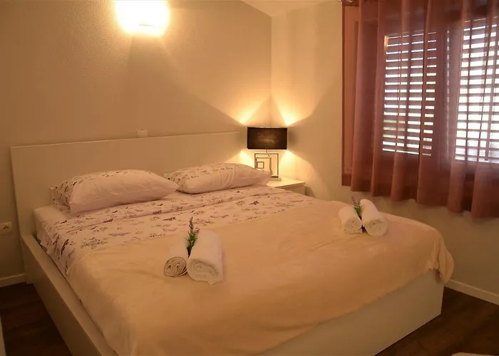 With A Parking Space - 15410 Σπλιτ